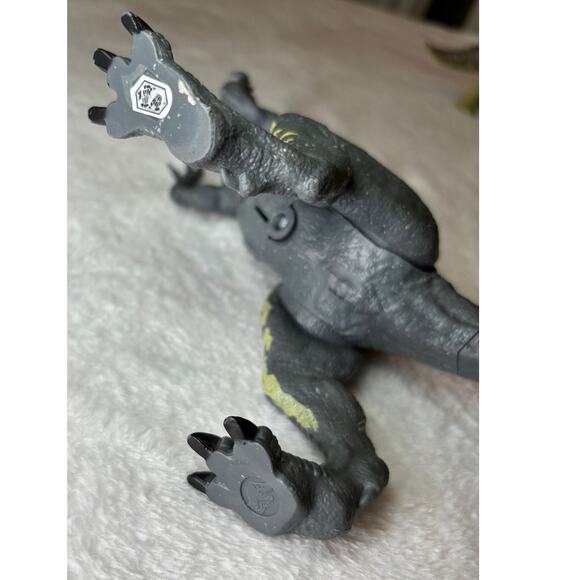 2017 Jurassic Clash & World Dino Figures: Triceratops, Allosaurus, Baryonyx - Picture 9 of 16